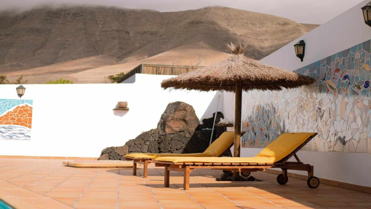 Bungalow Allende Famara Con Piscina Privada Y Ac Екстериор снимка