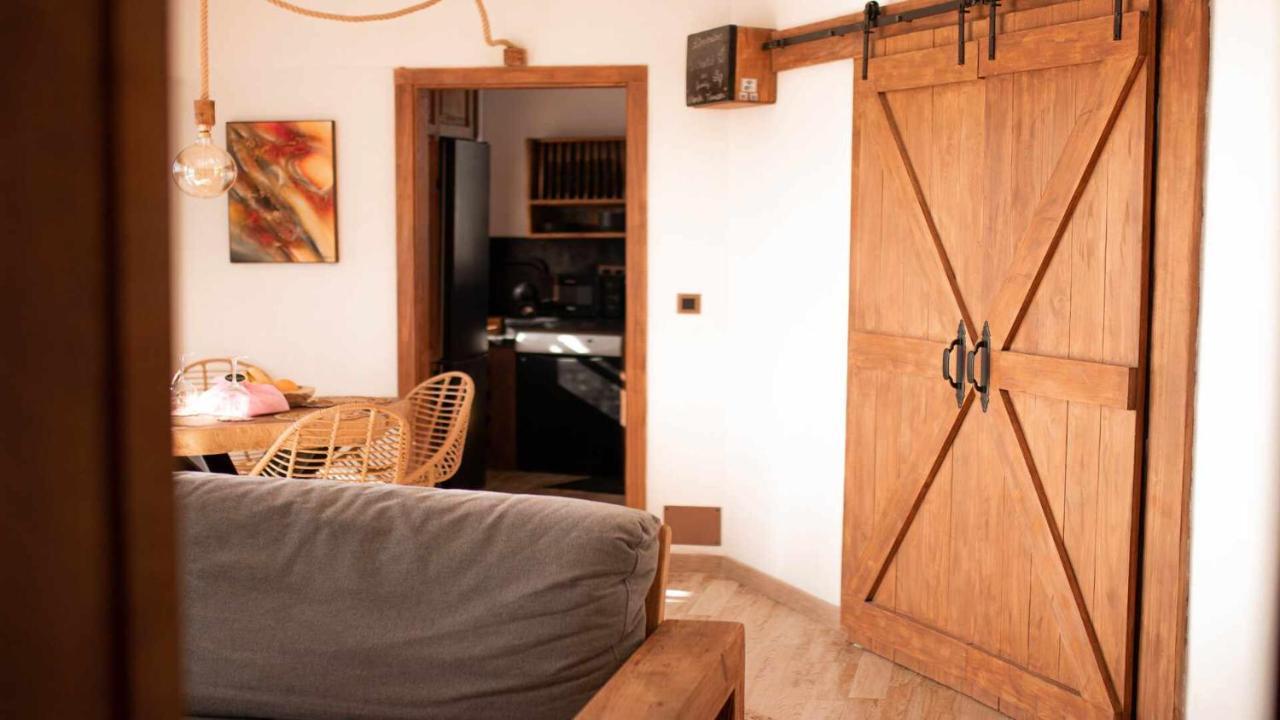 Bungalow Allende Famara Con Piscina Privada Y Ac Екстериор снимка