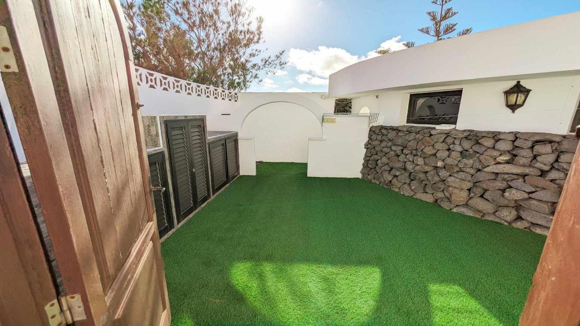 Bungalow Allende Famara Con Piscina Privada Y Ac Екстериор снимка